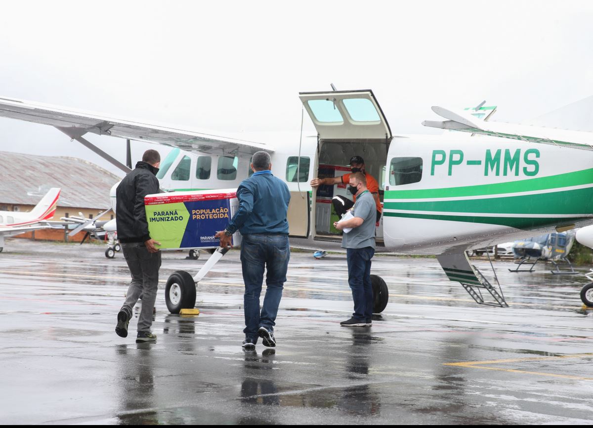 Chuva impede que avião com vacinas pouse em Umuarama